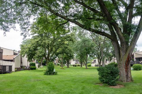 Tiny photo for 164 Cascade Drive, Indian Head Park, IL 60525 (MLS # 12424370)