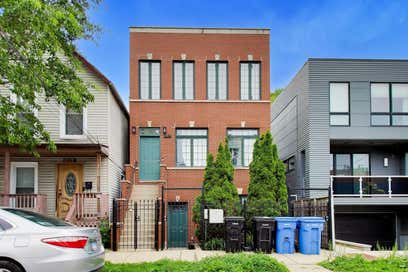 2779 W HENRY Court Chicago IL 60647