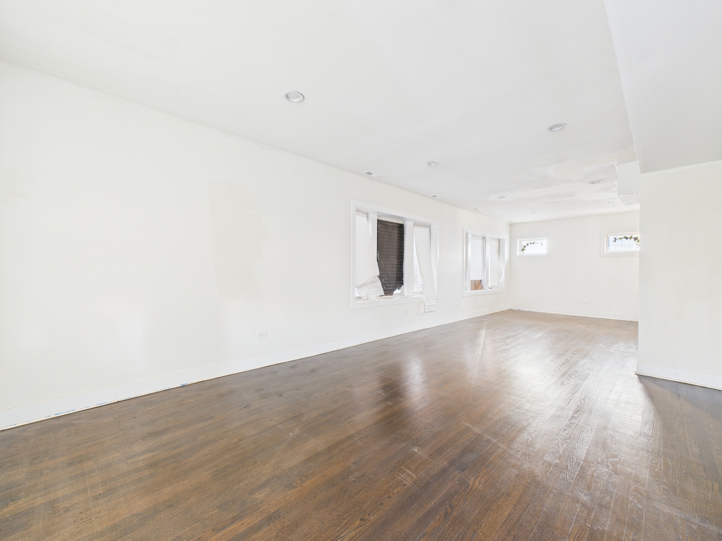 8024 S Loomis Boulevard