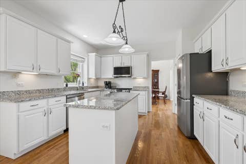 Tiny photo for 2119 W Thornwood Drive, South Elgin, IL 60177 (MLS # 12650246)