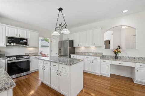 Tiny photo for 2119 W Thornwood Drive, South Elgin, IL 60177 (MLS # 12650246)