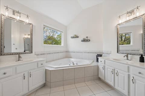 Tiny photo for 2119 W Thornwood Drive, South Elgin, IL 60177 (MLS # 12650246)