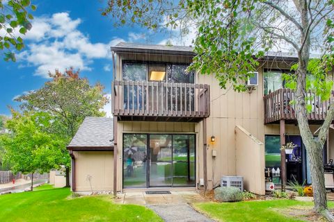 13 Saint Thomas Colony 7 Fox Lake IL 60020