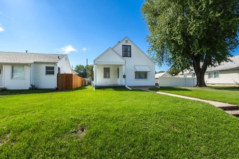 Tiny photo for 2521 33rd Street, Moline, IL 61265 (MLS # 12752441)