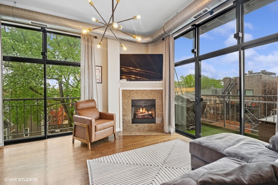 4011 N Francisco Avenue 301