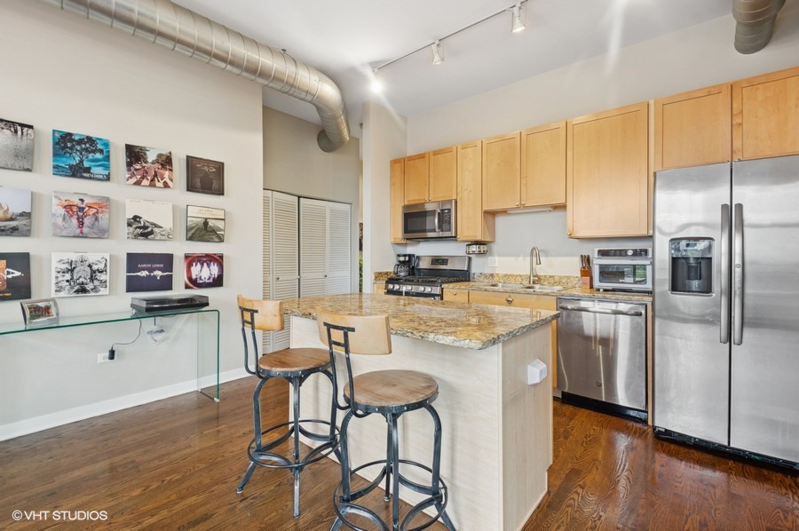4011 N Francisco Avenue 301