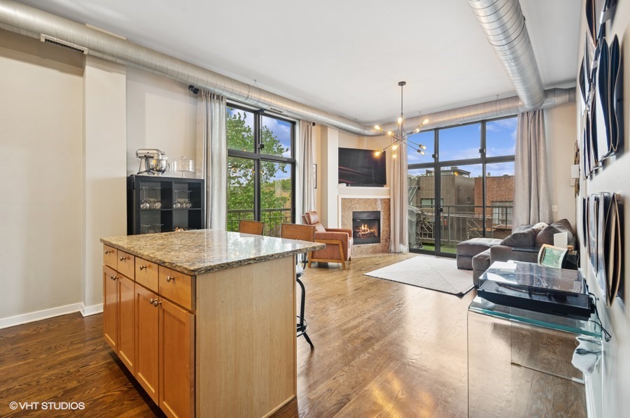 4011 N Francisco Avenue 301