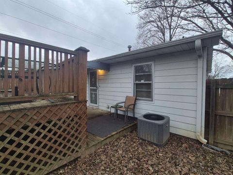 Tiny photo for 1428 S Granger Street, Harrisburg, IL 62946 (MLS # 100000091)