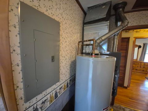 Tiny photo for 1428 S Granger Street, Harrisburg, IL 62946 (MLS # 100000091)