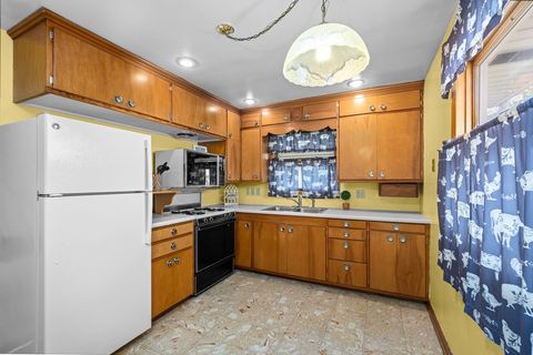 Tiny photo for 2374 33 Street, Moline, IL 51265 (MLS # 12619344)