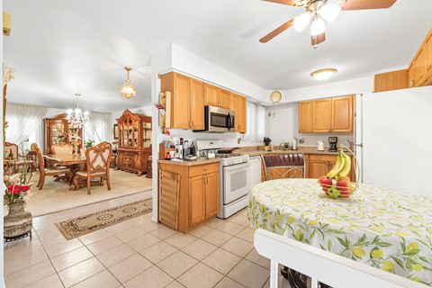 Tiny photo for 123 Honeysuckle Court, Rolling Meadows, IL 60008 (MLS # 12474478)