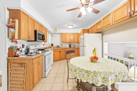 Tiny photo for 123 Honeysuckle Court, Rolling Meadows, IL 60008 (MLS # 12474478)