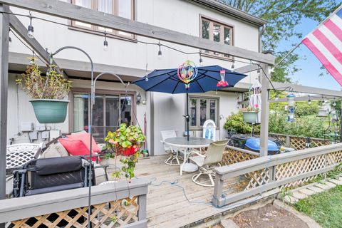 Tiny photo for 123 Honeysuckle Court, Rolling Meadows, IL 60008 (MLS # 12474478)