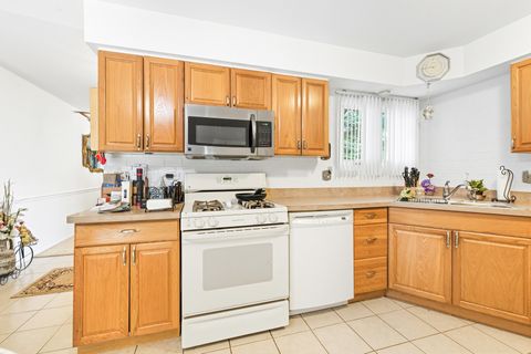 Tiny photo for 123 Honeysuckle Court, Rolling Meadows, IL 60008 (MLS # 12474478)