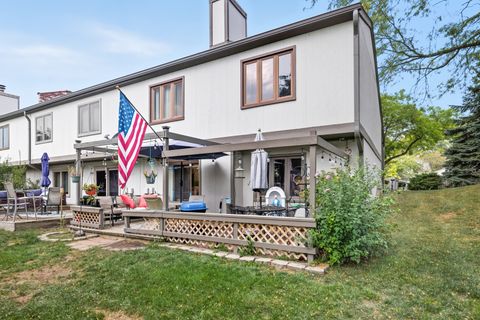 Tiny photo for 123 Honeysuckle Court, Rolling Meadows, IL 60008 (MLS # 12474478)