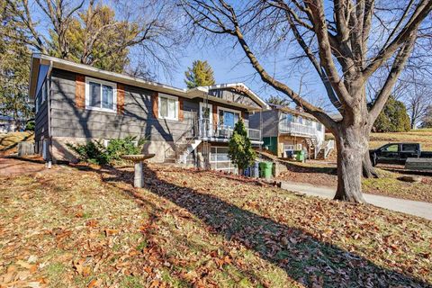 Tiny photo for 920 5th Avenue N, Clinton, IA 52732 (MLS # 100000683)