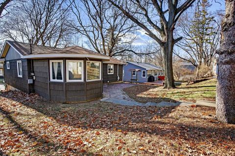 Tiny photo for 920 5th Avenue N, Clinton, IA 52732 (MLS # 100000683)