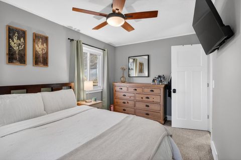 Tiny photo for 920 5th Avenue N, Clinton, IA 52732 (MLS # 100000683)