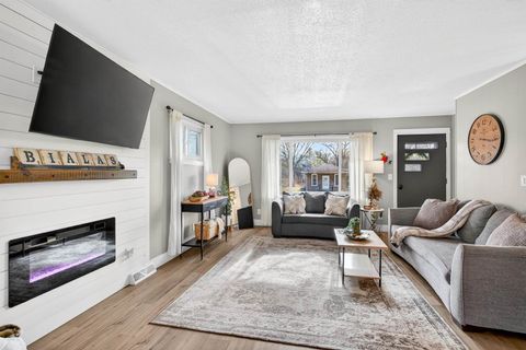 Tiny photo for 920 5th Avenue N, Clinton, IA 52732 (MLS # 100000683)