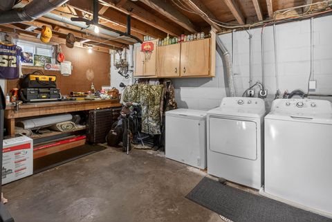 Tiny photo for 920 5th Avenue N, Clinton, IA 52732 (MLS # 100000683)