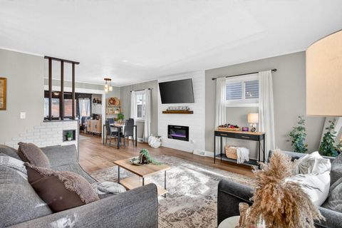 Tiny photo for 920 5th Avenue N, Clinton, IA 52732 (MLS # 100000683)