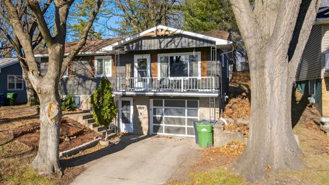 Tiny photo for 920 5th Avenue N, Clinton, IA 52732 (MLS # 100000683)