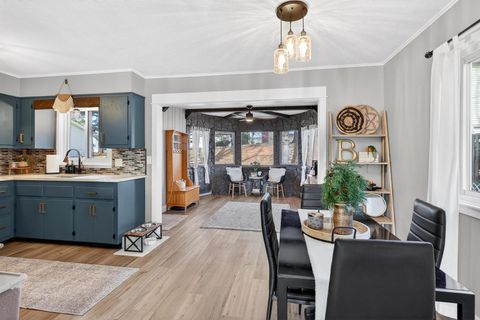 Tiny photo for 920 5th Avenue N, Clinton, IA 52732 (MLS # 100000683)