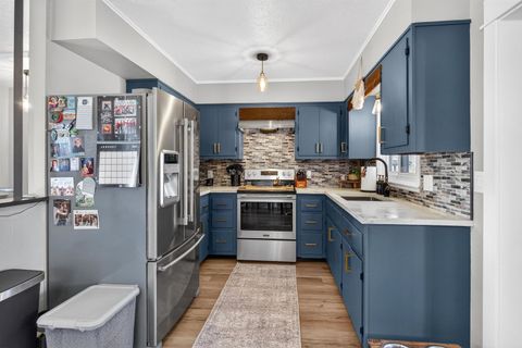 Tiny photo for 920 5th Avenue N, Clinton, IA 52732 (MLS # 100000683)