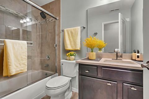 Tiny photo for 843 Lexington Circle E, Des Plaines, IL 60016 (MLS # 12528914)