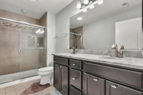 Tiny photo for 843 Lexington Circle E, Des Plaines, IL 60016 (MLS # 12528914)