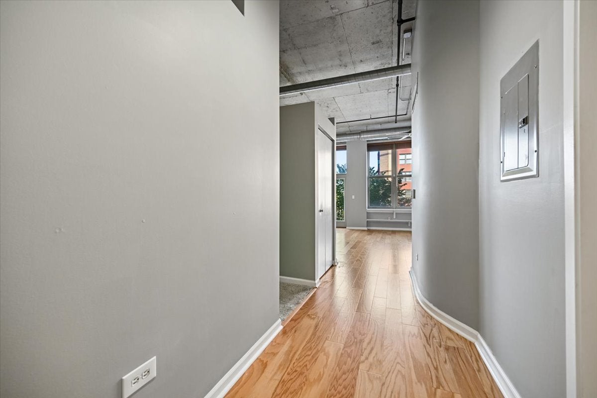 6 S Laflin Street 304
