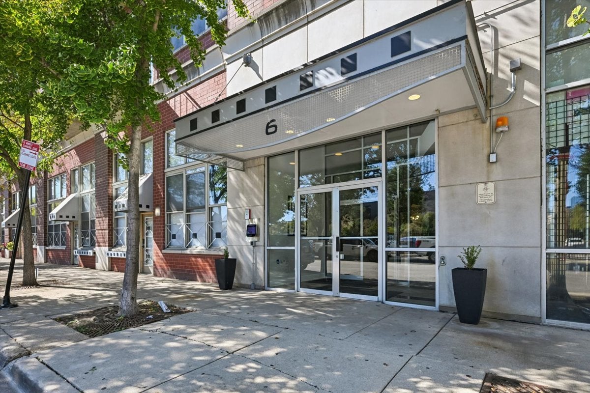 6 S Laflin Street 304