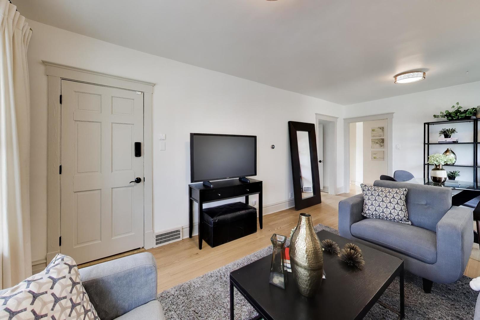 7006 W Jarvis Avenue