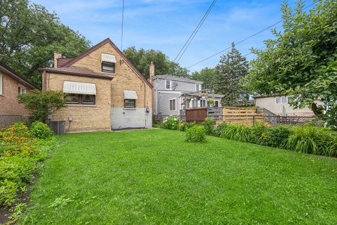 Tiny photo for 3824 N Pittsburgh Avenue, Chicago, IL 60634 (MLS # 12686421)