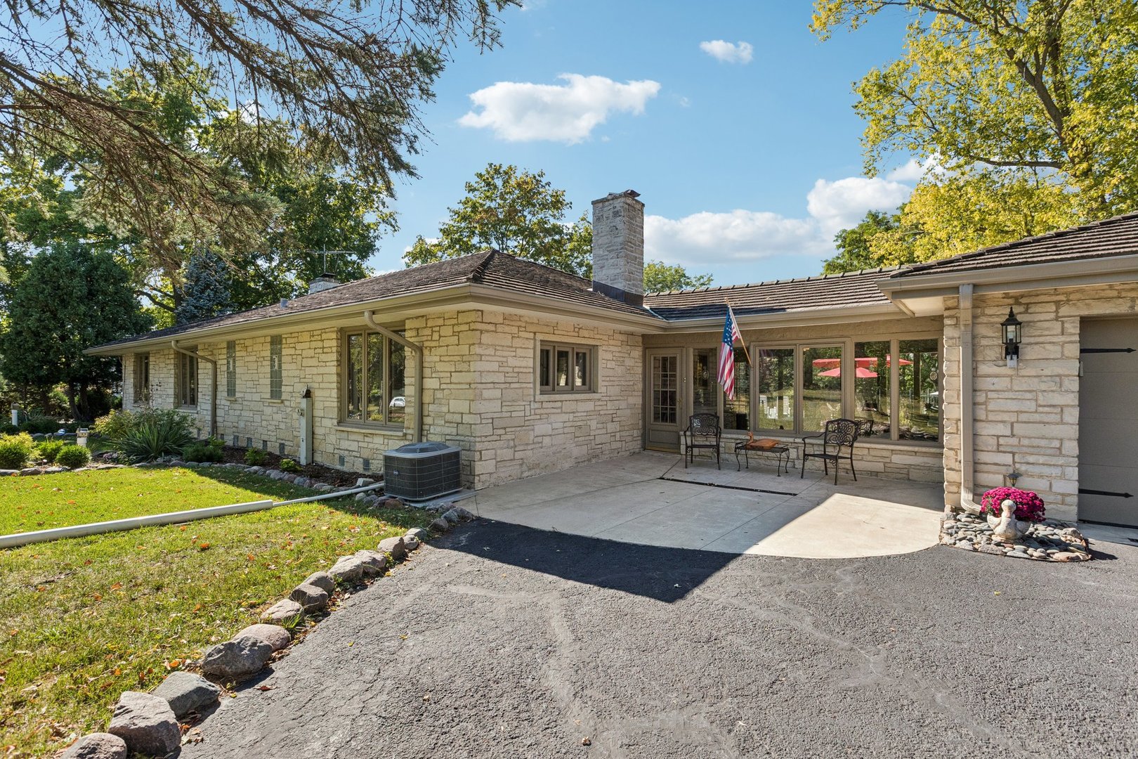 1090 Roselle Road