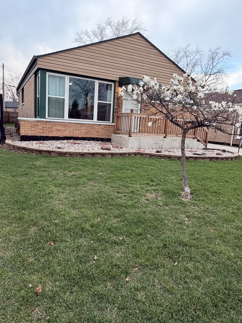 8118 S KOLMAR Avenue