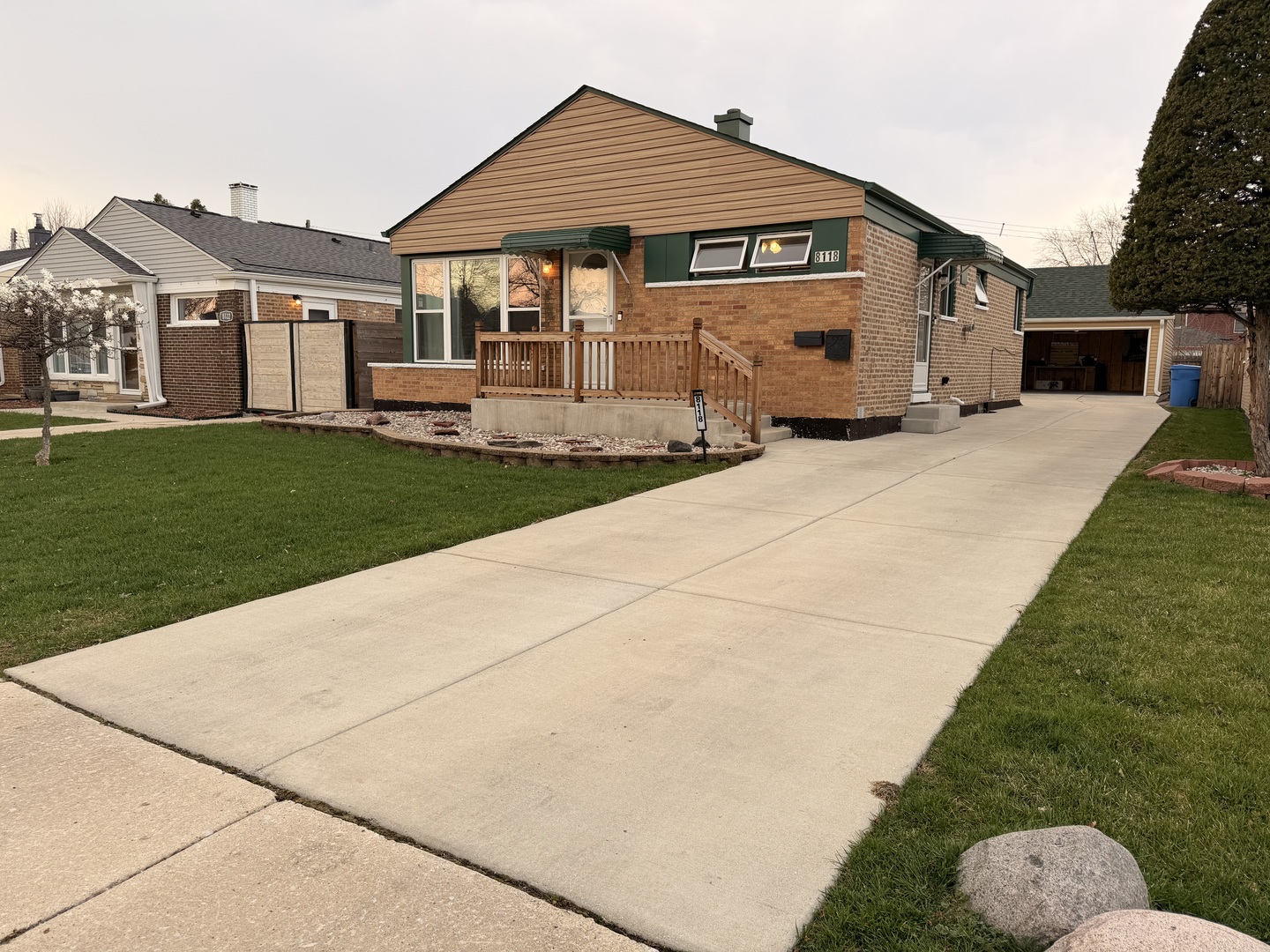 8118 S KOLMAR Avenue