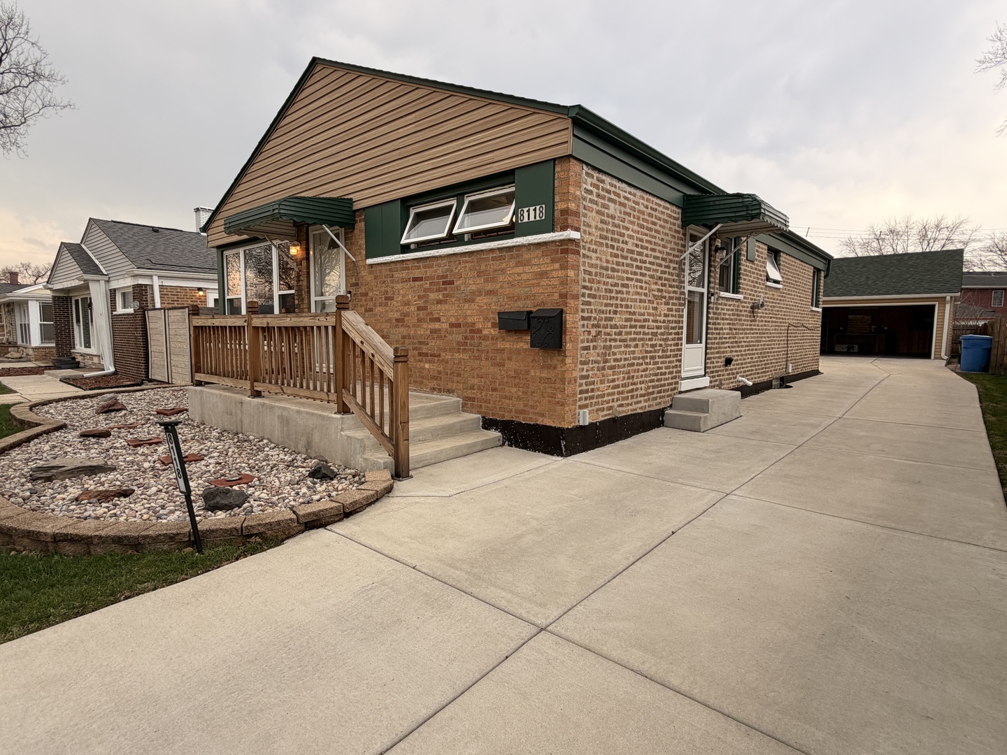 8118 S KOLMAR Avenue