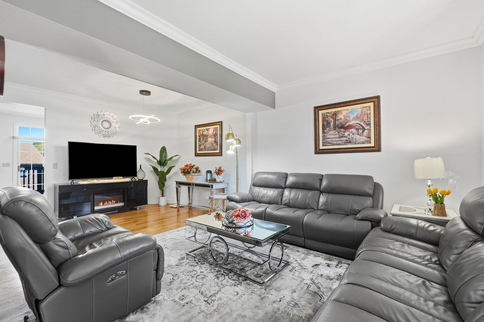 1060 Kufrin Way