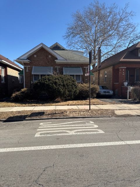 8121 S Jeffery Boulevard Chicago IL 60617