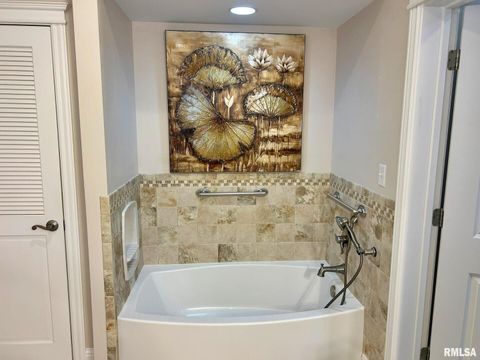 Tiny photo for 8 DOGWOOD Place, Harrisburg, IL 62946 (MLS # EB460493)