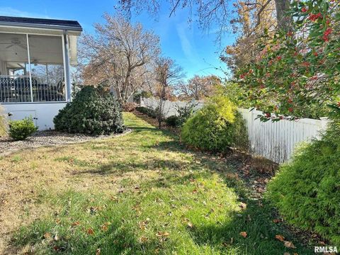 Tiny photo for 8 DOGWOOD Place, Harrisburg, IL 62946 (MLS # EB460493)