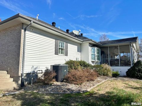 Tiny photo for 8 DOGWOOD Place, Harrisburg, IL 62946 (MLS # EB460493)