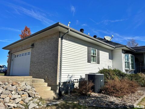 Tiny photo for 8 DOGWOOD Place, Harrisburg, IL 62946 (MLS # EB460493)