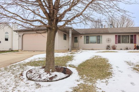 Photo of 904 Harvest Trail #B, Yorkville, IL 60560 (MLS # 12596903)