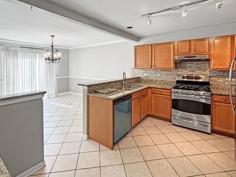 Tiny photo for 817 Blue Spruce Court, Lindenhurst, IL 60046 (MLS # 12585495)