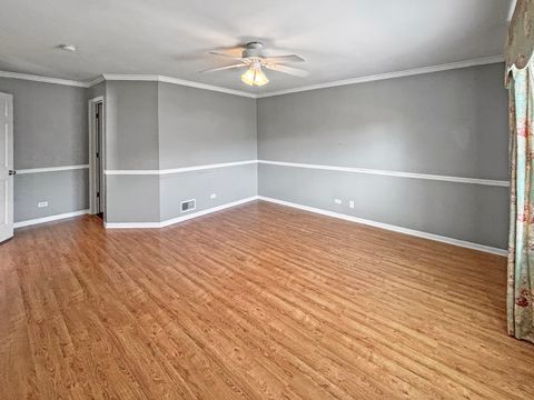 Tiny photo for 817 Blue Spruce Court, Lindenhurst, IL 60046 (MLS # 12585495)