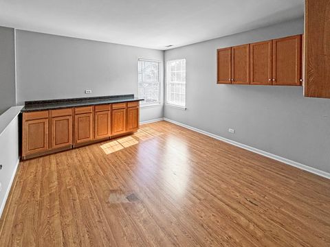 Tiny photo for 817 Blue Spruce Court, Lindenhurst, IL 60046 (MLS # 12585495)