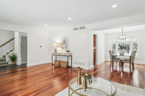 Tiny photo for 2528 N Walnut Avenue, Arlington Heights, IL 60004 (MLS # 12499431)