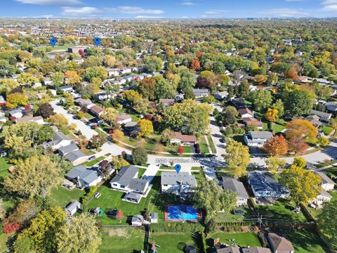 Tiny photo for 2528 N Walnut Avenue, Arlington Heights, IL 60004 (MLS # 12499431)